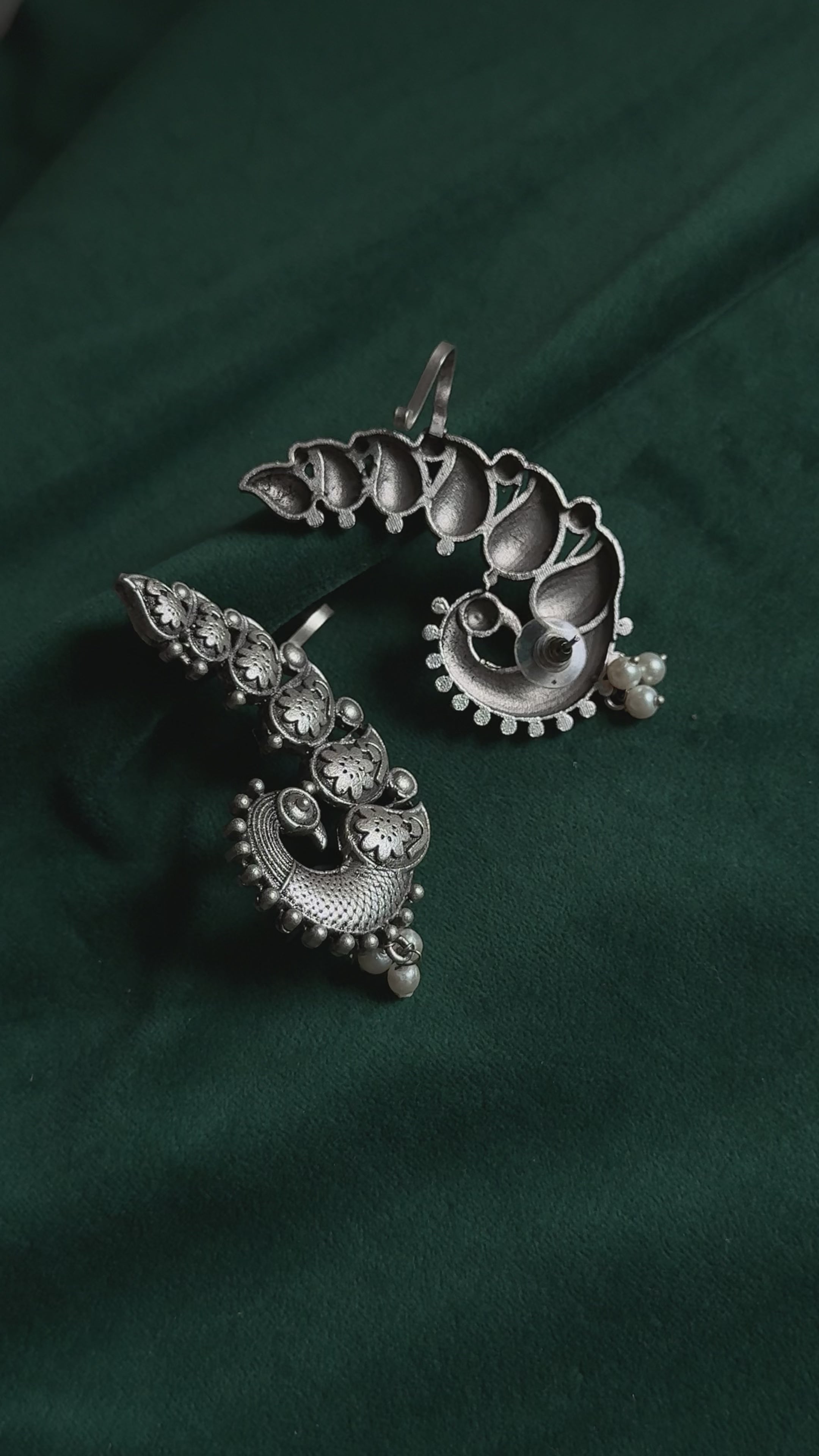 Oxides Earcuff